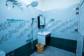 Queens Paradise Estate