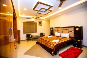 Queens Paradise Estate