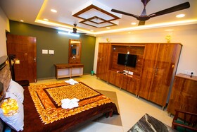 Queens Paradise Estate