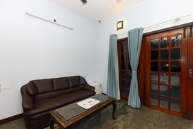 Santhi Inn by OYO Rooms