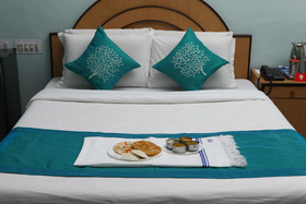 Santhi Inn by OYO Rooms