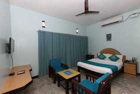 Santhi Inn by OYO Rooms