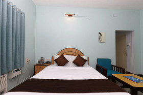 Santhi Inn by OYO Rooms