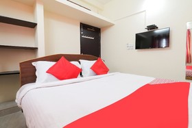 Giri Palace by OYO Rooms