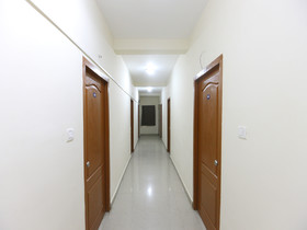 Reddy's International By OYO Rooms