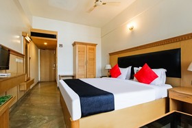 Hotel Raj by OYO