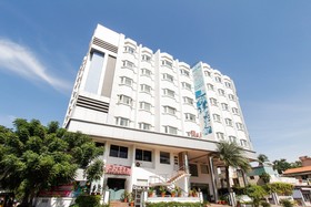 Hotel Raj by OYO