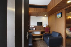 Hotel Raj by OYO