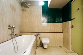 Hotel Raj by OYO