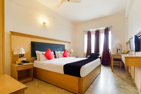 Hotel Raj by OYO