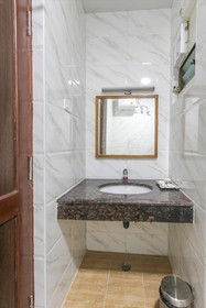 Hotel Saravana Bhavan by OYO Rooms