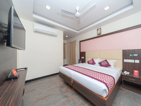 Famous Residency by OYO
