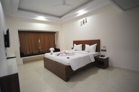 Hotel Seasons