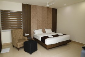 FabHotel Senthur Inn