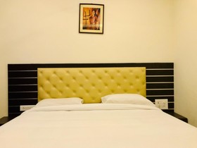 Golden Parrk