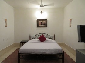 INDeco's Lake Forest Hotel