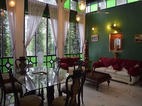 INDeco's Lake Forest Hotel
