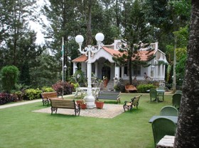 INDeco's Lake Forest Hotel