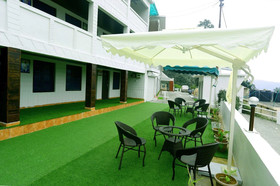 Hotel Kausani Retreat