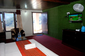 Hotel Kausani Retreat
