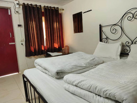 Hotel Kausani Retreat