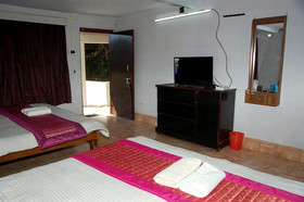 Hotel Kausani Retreat