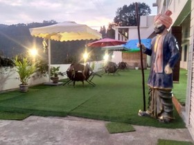 Hotel Kausani Retreat