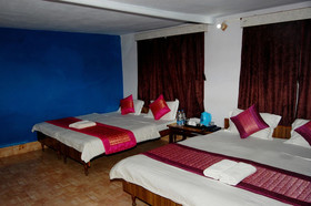 Hotel Kausani Retreat