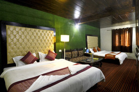 Hotel Kausani Retreat