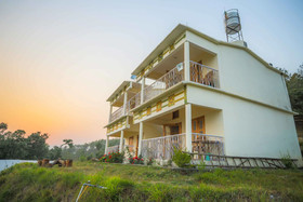 V Resorts Royal Homestay Jhimar