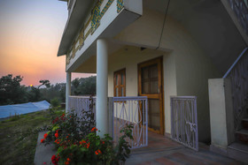V Resorts Royal Homestay Jhimar