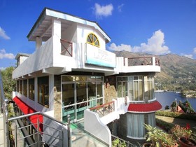 Hotel Lake Inn