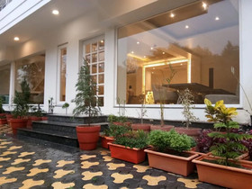 Clarks Inn Near Kainchi Dham