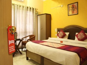 Chutney Merry Hotel