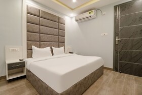 Fabhotel Av Royale