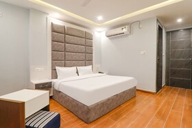 Fabhotel Av Royale