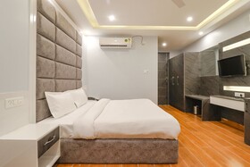 Fabhotel Av Royale