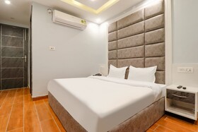 Fabhotel Av Royale