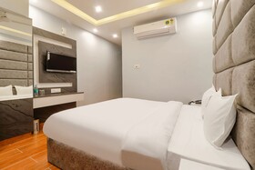 Fabhotel Av Royale
