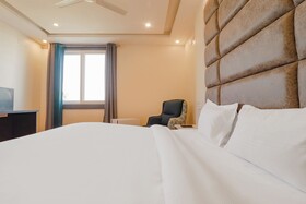 Fabhotel Av Royale