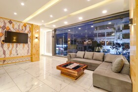 Fabhotel Av Royale