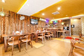 Fabhotel Av Royale