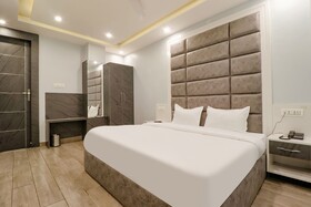 Fabhotel Av Royale