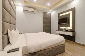Fabhotel Av Royale