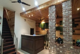 Goroomgo Supreme Guest House Dehradun