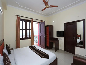Hotel Glenroy by OYO Rooms