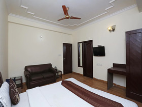 Hotel Glenroy by OYO Rooms