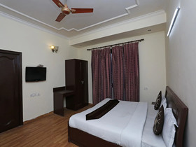 Hotel Glenroy by OYO Rooms