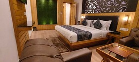 Hotel Queen Plaza