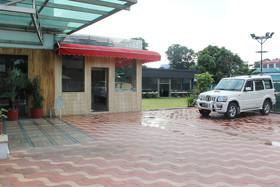 OYO 9963 Hotel Raja Palace